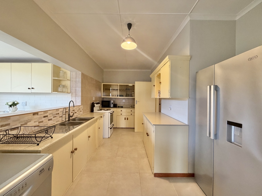 4 Bedroom Property for Sale in Paradise Beach Eastern Cape
